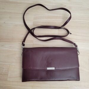 Vintage Etienne Aigner Burgundy Leather  Crossbody Wrislet‎ Strap Style 637R NWT